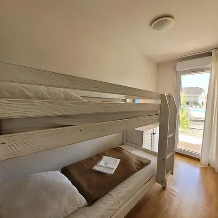 6 Places Proche Et Avec Piscine *